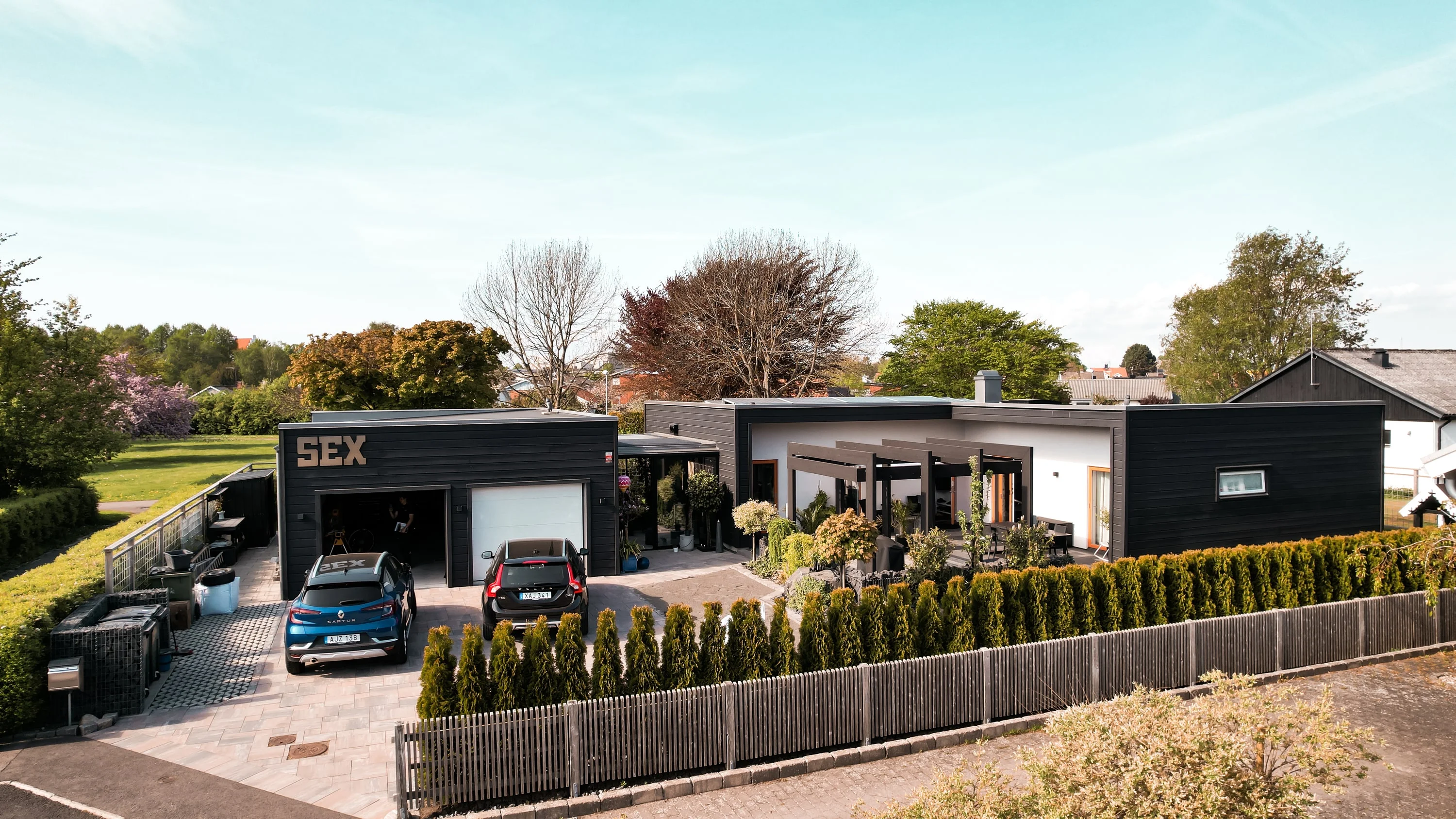 Villa och tak i ett bostadsområde